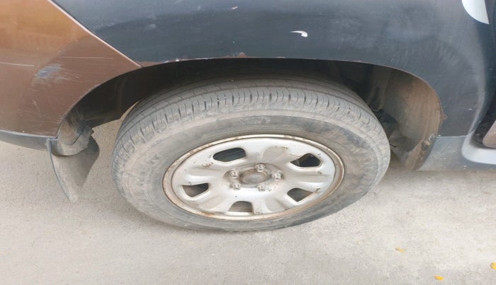 2014 Renault Duster 85 PS RXL DIESEL, Diesel, Manual, 1,32,660 km, tyre