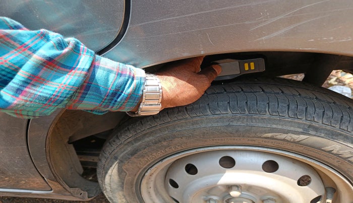 2011 Maruti Wagon R 1.0 LXI, Petrol, Manual, 75,887 km, tyre