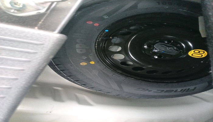 2023 Toyota Glanza V AMT, Petrol, Automatic, 6,166 km, tyre