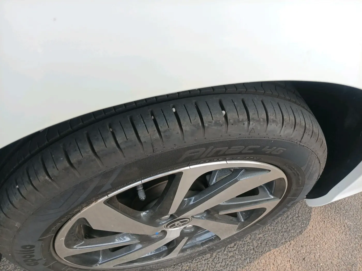 2023 Toyota Glanza V AMT, Petrol, Automatic, 6,166 km, tyre