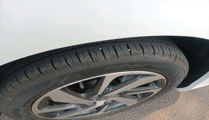 2023 Toyota Glanza V AMT, Petrol, Automatic, 6,166 km, tyre