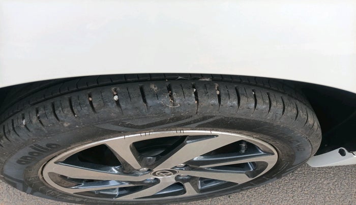 2023 Toyota Glanza V AMT, Petrol, Automatic, 6,166 km, tyre