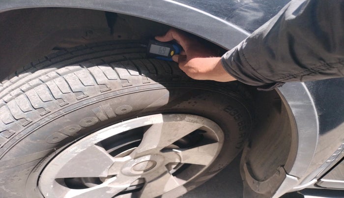 2015 Mahindra XUV500 W6, Diesel, Manual, 1,08,299 km, tyre