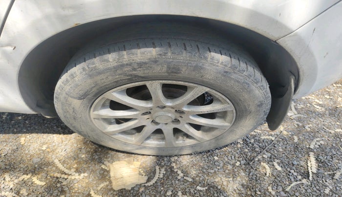 2011 Skoda Fabia ELEGANCE 1.2 TDI, Diesel, Manual, 1,85,114 km, tyre