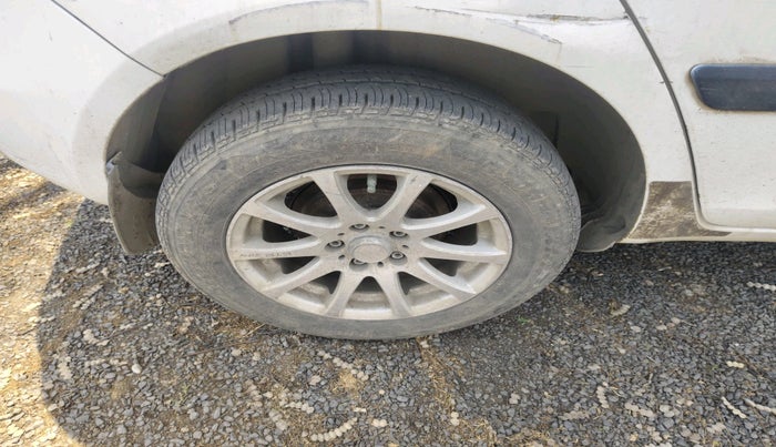 2011 Skoda Fabia ELEGANCE 1.2 TDI, Diesel, Manual, 1,85,114 km, tyre