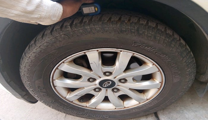 2017 Mahindra XUV500 W10 AT, Diesel, Automatic, 1,17,312 km, tyre