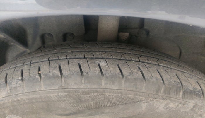 2015 Ford Ecosport AMBIENTE 1.5L DIESEL, Diesel, Manual, 1,02,229 km, tyre