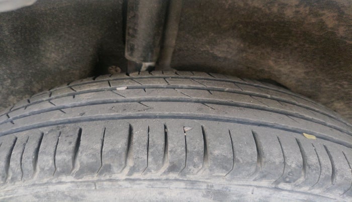 2015 Ford Ecosport AMBIENTE 1.5L DIESEL, Diesel, Manual, 1,02,229 km, tyre