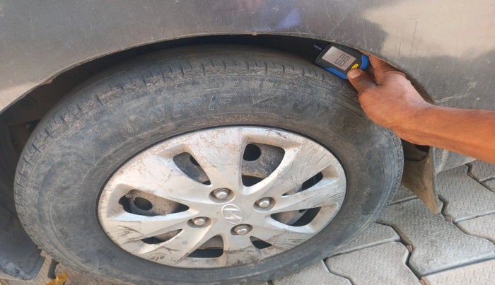 2013 Hyundai i10 MAGNA 1.1, Petrol, Manual, 1,08,203 km, tyre