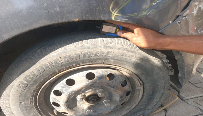 2013 Hyundai i10 MAGNA 1.1, Petrol, Manual, 1,08,203 km, tyre