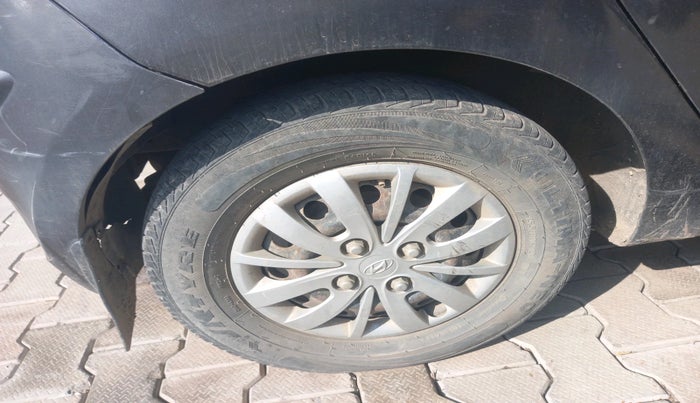 2013 Hyundai i10 MAGNA 1.1, Petrol, Manual, 1,08,203 km, tyre