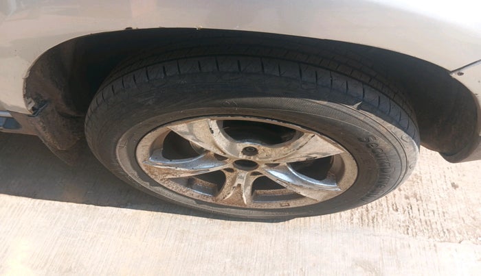 2013 Renault Duster 85 PS RXL DIESEL, Diesel, Manual, 2,75,828 km, tyre