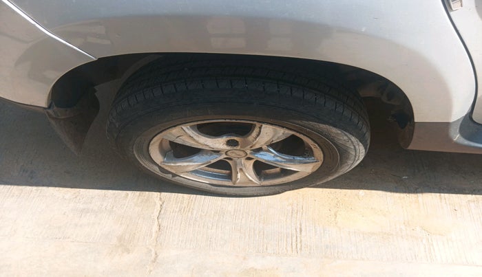 2013 Renault Duster 85 PS RXL DIESEL, Diesel, Manual, 2,75,828 km, tyre