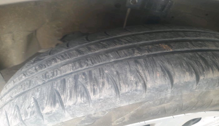 2016 Maruti Swift VXI, Petrol, Manual, 1,17,471 km, tyre