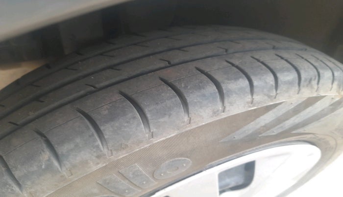 2016 Maruti Swift VXI, Petrol, Manual, 1,17,471 km, tyre