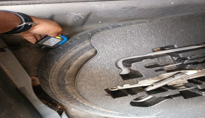 2007 Honda Civic 1.8L I-VTEC S MT, Petrol, Manual, 1,42,586 km, tyre