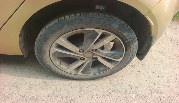 2020 Tata ALTROZ XZ PETROL, Petrol, Manual, 40,524 km, tyre