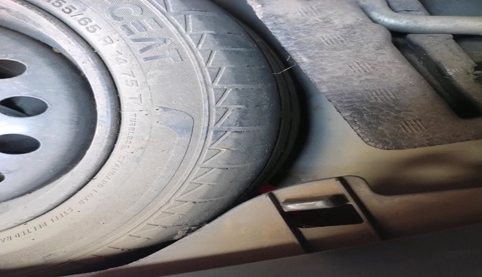 2012 Maruti Wagon R 1.0 VXI, Petrol, Manual, 1,14,523 km, tyre