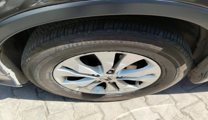 2015 Honda CRV 2.4L 2WD AT, Petrol, Automatic, 1,00,095 km, tyre