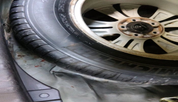 2015 Honda CRV 2.4L 2WD AT, Petrol, Automatic, 1,00,095 km, tyre