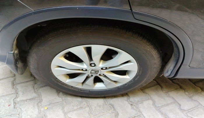 2015 Honda CRV 2.4L 2WD AT, Petrol, Automatic, 1,00,095 km, tyre