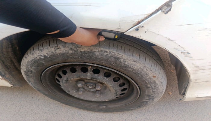 2016 Honda Amaze 1.5L I-DTEC S, Diesel, Manual, 2,40,411 km, tyre