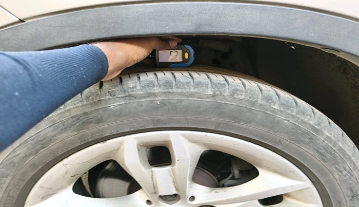 2011 BMW X1 sDrive20d, Diesel, Automatic, 1,77,325 km, tyre