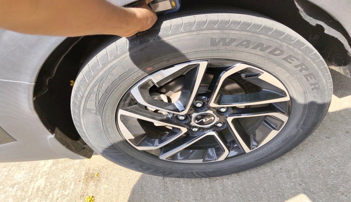 2022 KIA CARENS PRESTIGE PLUS 1.4 PETROL 7 STR, Petrol, Manual, 47,973 km, tyre