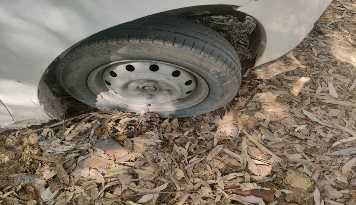 2011 Maruti Wagon R 1.0 LXI CNG, CNG, Manual, 97,316 km, tyre