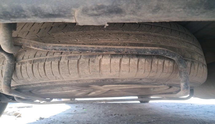 2013 Maruti Ertiga ZXI, CNG, Manual, 2,20,646 km, tyre