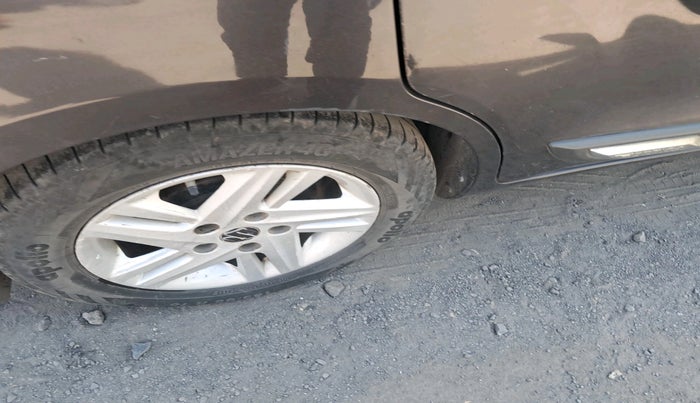 2013 Maruti Ertiga ZXI, CNG, Manual, 2,20,646 km, tyre