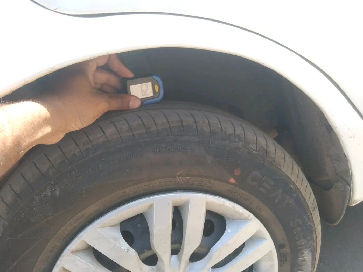 2018 Maruti Dzire VDI, Diesel, Manual, 2,13,045 km, tyre