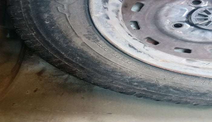 2011 Chevrolet Spark LS 1.0, Petrol, Manual, 68,654 km, tyre