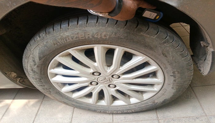 2020 Maruti Dzire ZXI AMT, Petrol, Automatic, 1,32,803 km, tyre