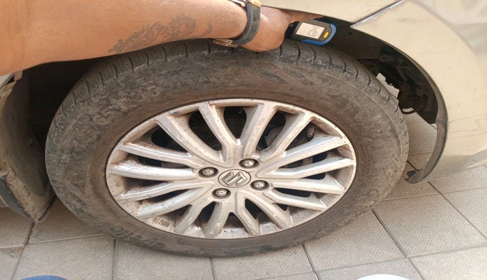 2020 Maruti Dzire ZXI AMT, Petrol, Automatic, 1,32,803 km, tyre