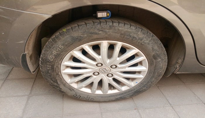 2020 Maruti Dzire ZXI AMT, Petrol, Automatic, 1,32,803 km, tyre