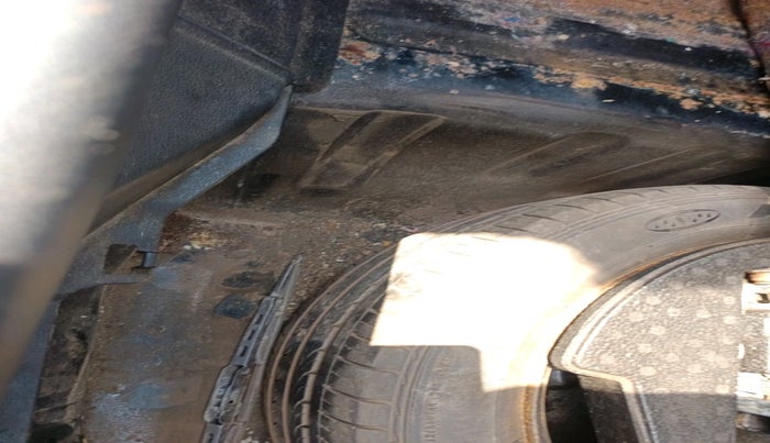 2017 Maruti Ciaz VDI (O) SHVS, Diesel, Manual, 1,03,173 km, tyre