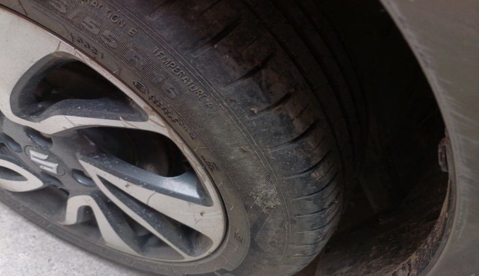 2021 Maruti Baleno ZETA PETROL 1.2, Petrol, Manual, 30,103 km, tyre