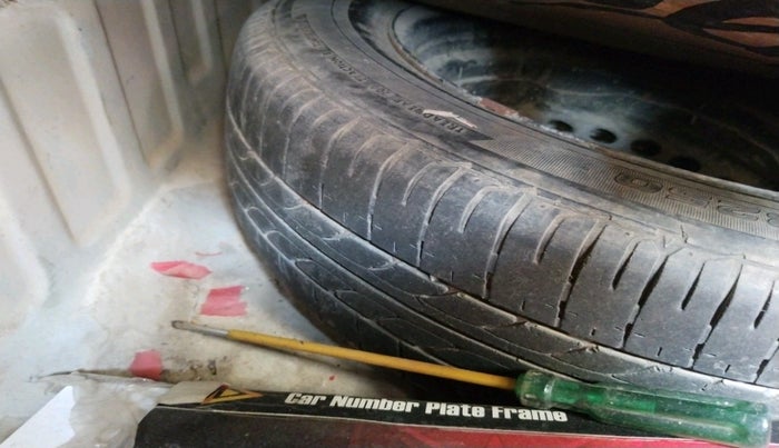 2013 Renault Scala RXL DIESEL, Diesel, Manual, 1,18,310 km, tyre