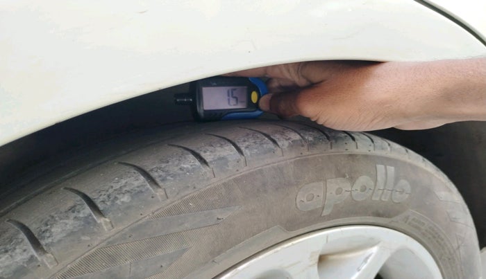 2013 Renault Scala RXL DIESEL, Diesel, Manual, 1,18,310 km, tyre