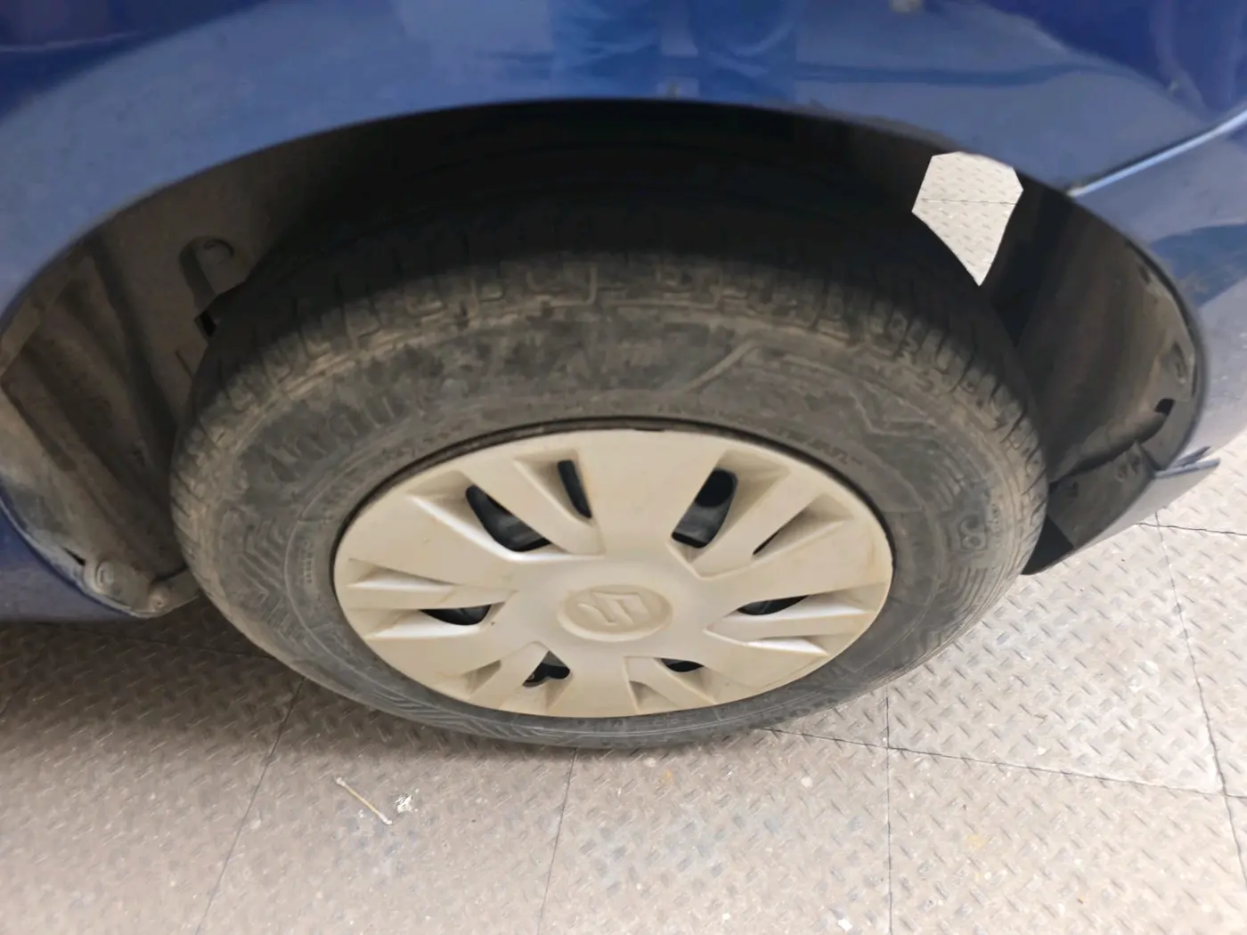 2012 Maruti Swift VXI, Petrol, Manual, 1,28,130 km, tyre