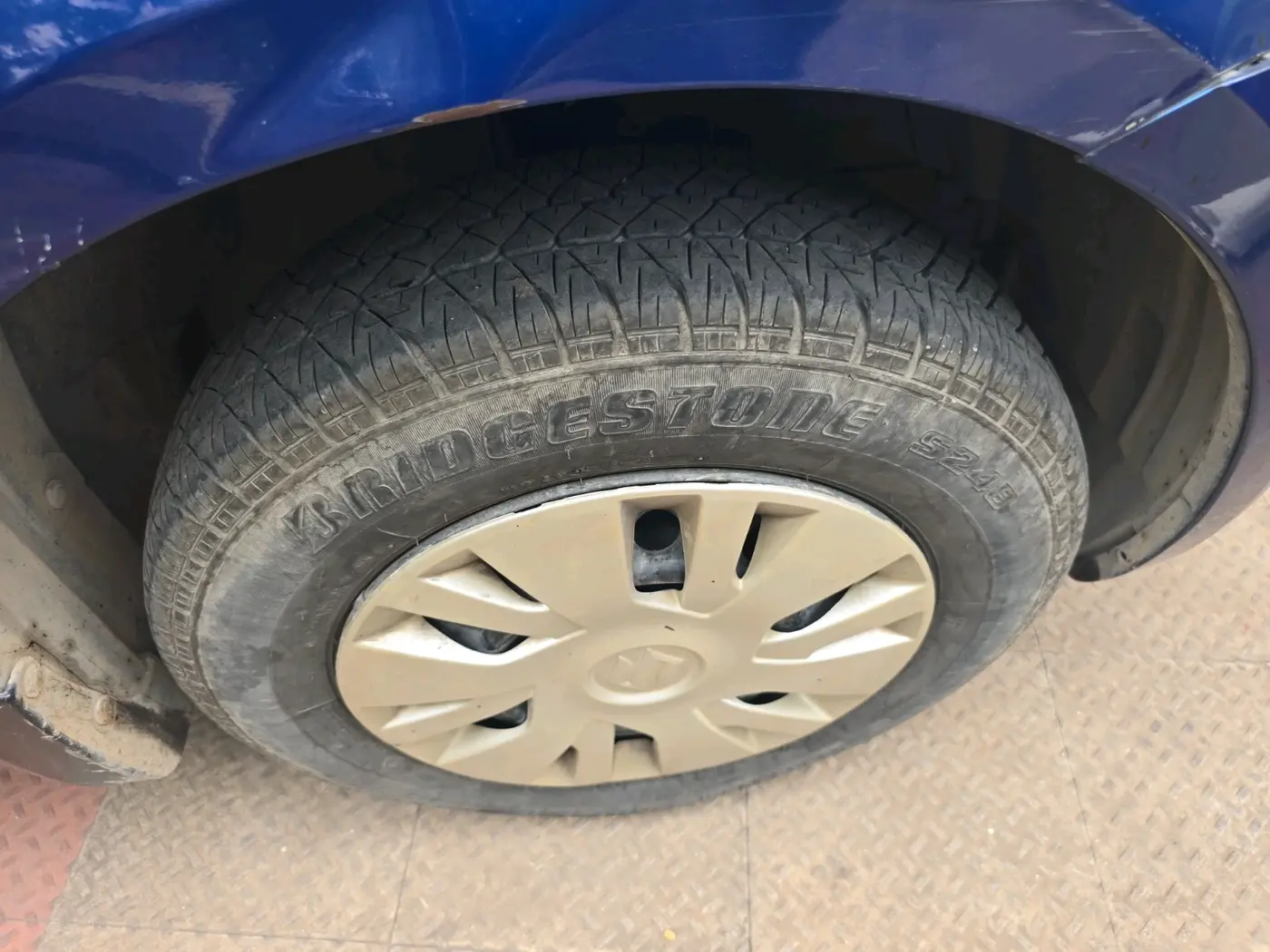 2012 Maruti Swift VXI, Petrol, Manual, 1,28,130 km, tyre