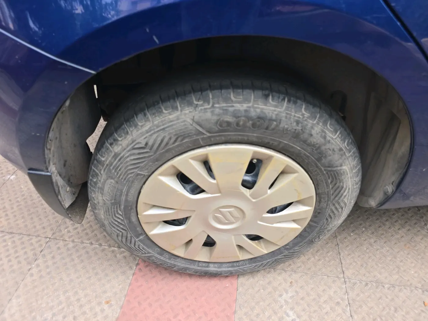 2012 Maruti Swift VXI, Petrol, Manual, 1,28,130 km, tyre