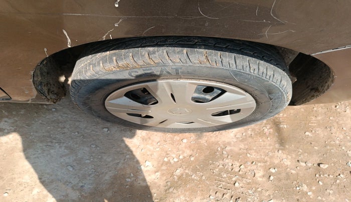 2016 Maruti Wagon R 1.0 VXI AMT, Petrol, Automatic, 71,953 km, tyre