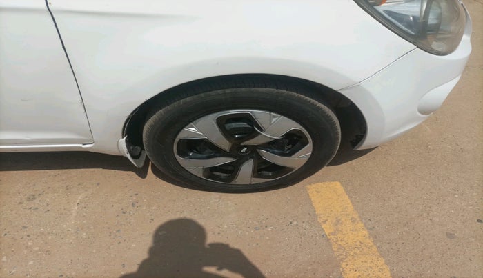 2011 Hyundai i20 SPORTZ 1.2, Petrol, Manual, 98,309 km, tyre