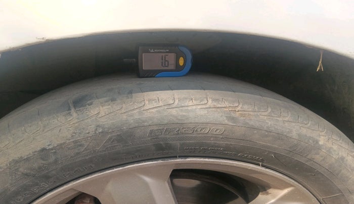 2010 Honda Jazz 1.2L I-VTEC BASE, CNG, Manual, 1,22,533 km, tyre