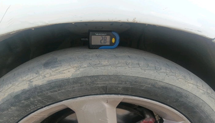 2010 Honda Jazz 1.2L I-VTEC BASE, CNG, Manual, 1,22,533 km, tyre