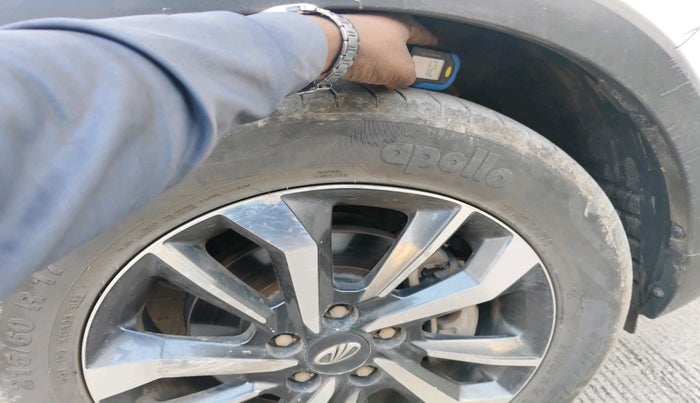 2021 Mahindra XUV300 W8 (O) 1.5 DIESEL, Diesel, Manual, 1,21,097 km, tyre