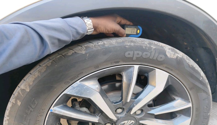 2021 Mahindra XUV300 W8 (O) 1.5 DIESEL, Diesel, Manual, 1,21,097 km, tyre