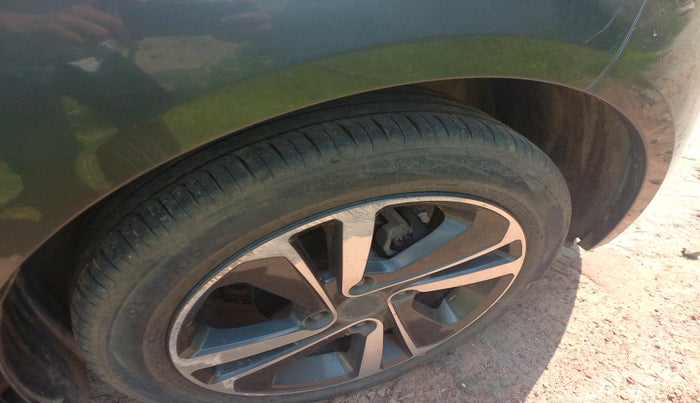 2021 Tata ALTROZ XZ PETROL, Petrol, Manual, 49,105 km, tyre